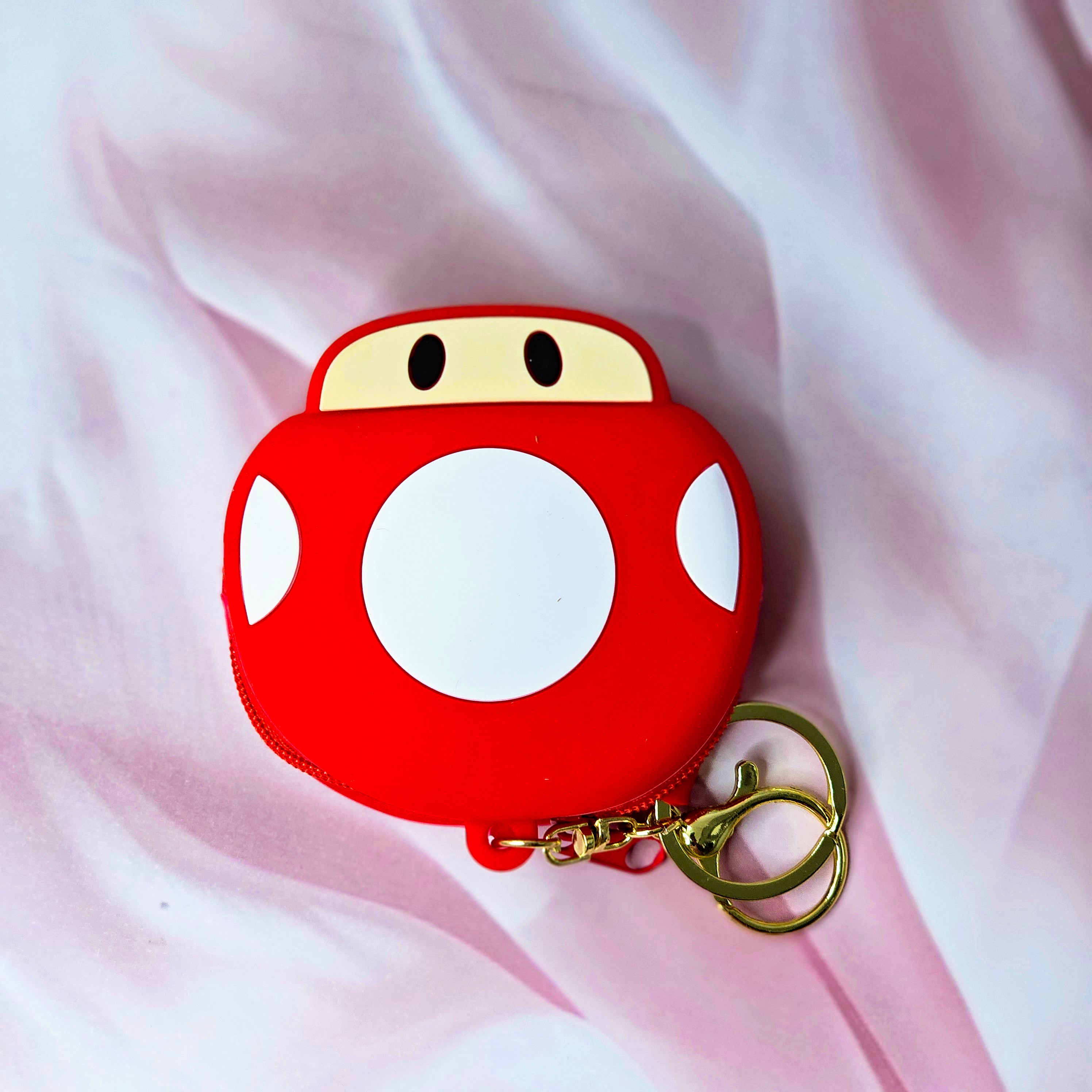 Durable silicone Tom character coin purse and keychain, a unique accessory for kids' bags or keys, combining style and utility. www.usmile.com
